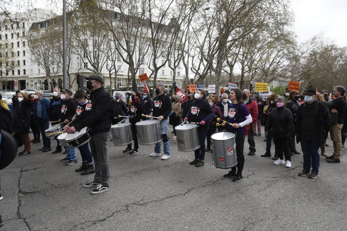CCOO ha animado la manifestación al ritmo de batucada. /Luis Camacho.